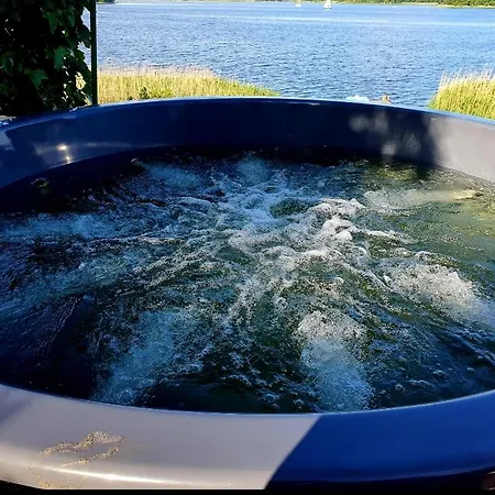 Perla Jezioraka - Caloroczny 100m Z Linia Brzegowa, Bania Z Jacuzzi I Pomostem Apartamento