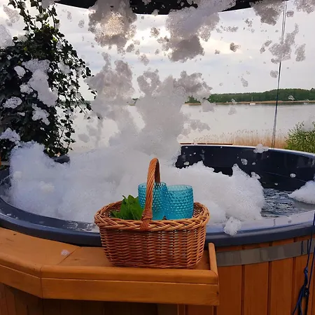 Perla Jezioraka - Caloroczny 100m Z Linia Brzegowa, Bania Z Jacuzzi I Pomostem Apartamento *