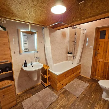 Perla Jezioraka - Caloroczny 100m Z Linia Brzegowa, Bania Z Jacuzzi I Pomostem Apartamento Siemiany