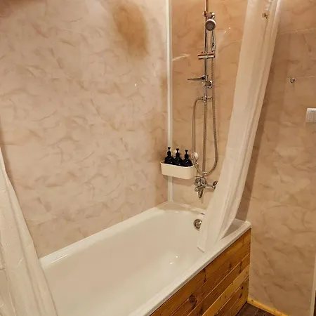 Perla Jezioraka - Caloroczny 100m Z Linia Brzegowa, Bania Z Jacuzzi I Pomostem Apartamento