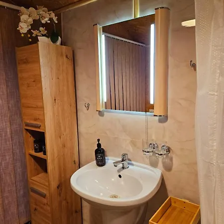 Apartament Perła Jezioraka - Całoroczny 100m Z Linią Brzegową, Banią Z Jacuzzi I Pomostem Siemiany