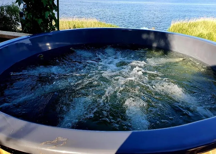 Perla Jezioraka - Caloroczny 100m Z Linia Brzegowa, Bania Z Jacuzzi I Pomostem Apartment