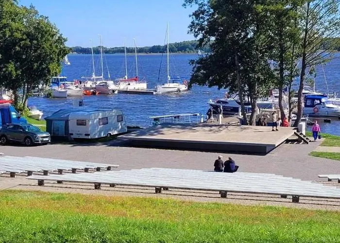 Apartment Perla Jezioraka - Caloroczny 100m Z Linia Brzegowa, Bania Z Jacuzzi I Pomostem *