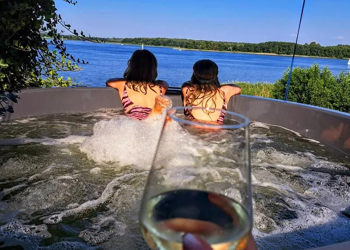 Perla Jezioraka - Caloroczny 100m Z Linia Brzegowa, Bania Z Jacuzzi I Pomostem Apartment Siemiany