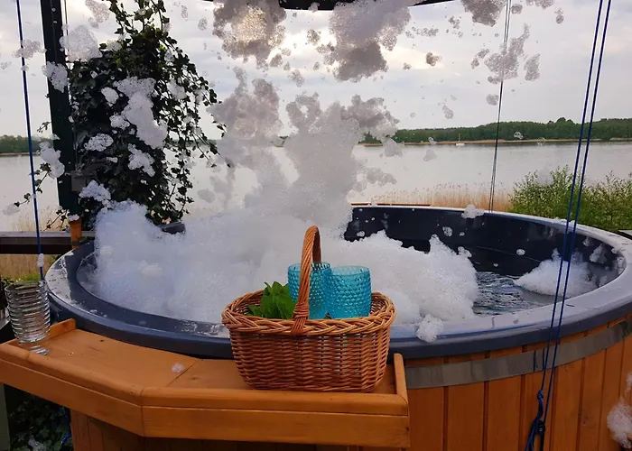 Perla Jezioraka - Caloroczny 100m Z Linia Brzegowa, Bania Z Jacuzzi I Pomostem Apartment *