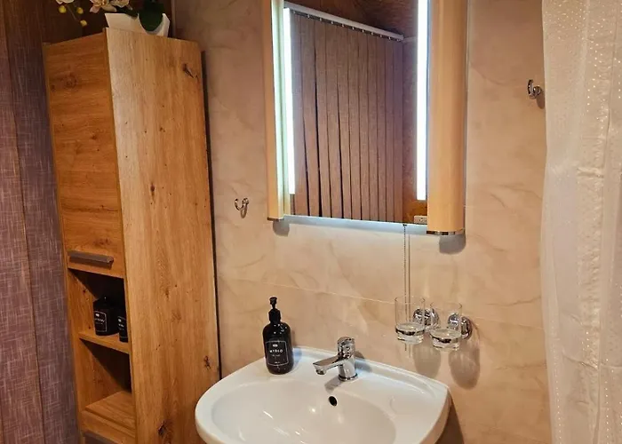 Apartment Perla Jezioraka - Caloroczny 100m Z Linia Brzegowa, Bania Z Jacuzzi I Pomostem Siemiany